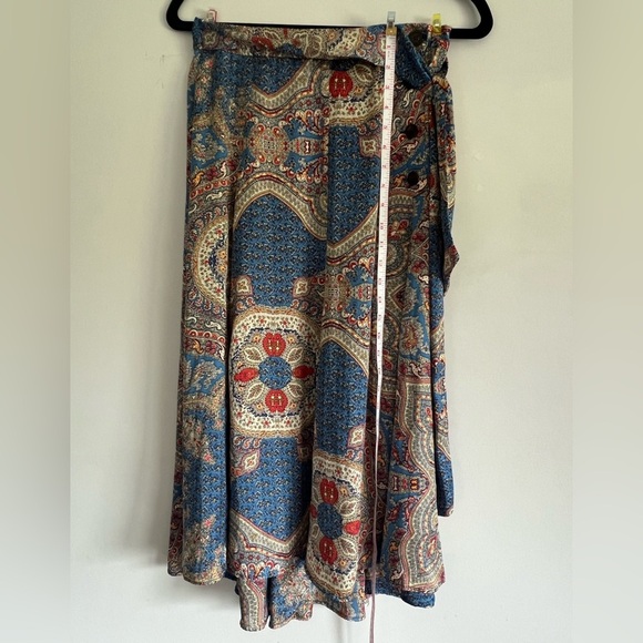 Beautiful Paisley Print Women's Maxi Skirt with Sash & Wood Button Details - Picture 2 of 8